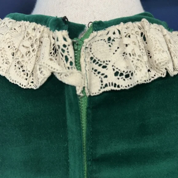 FINAL SALE Vintage 1960s Green Velvet Dress with Cream Lace – Size Small - Picture 9 of 9